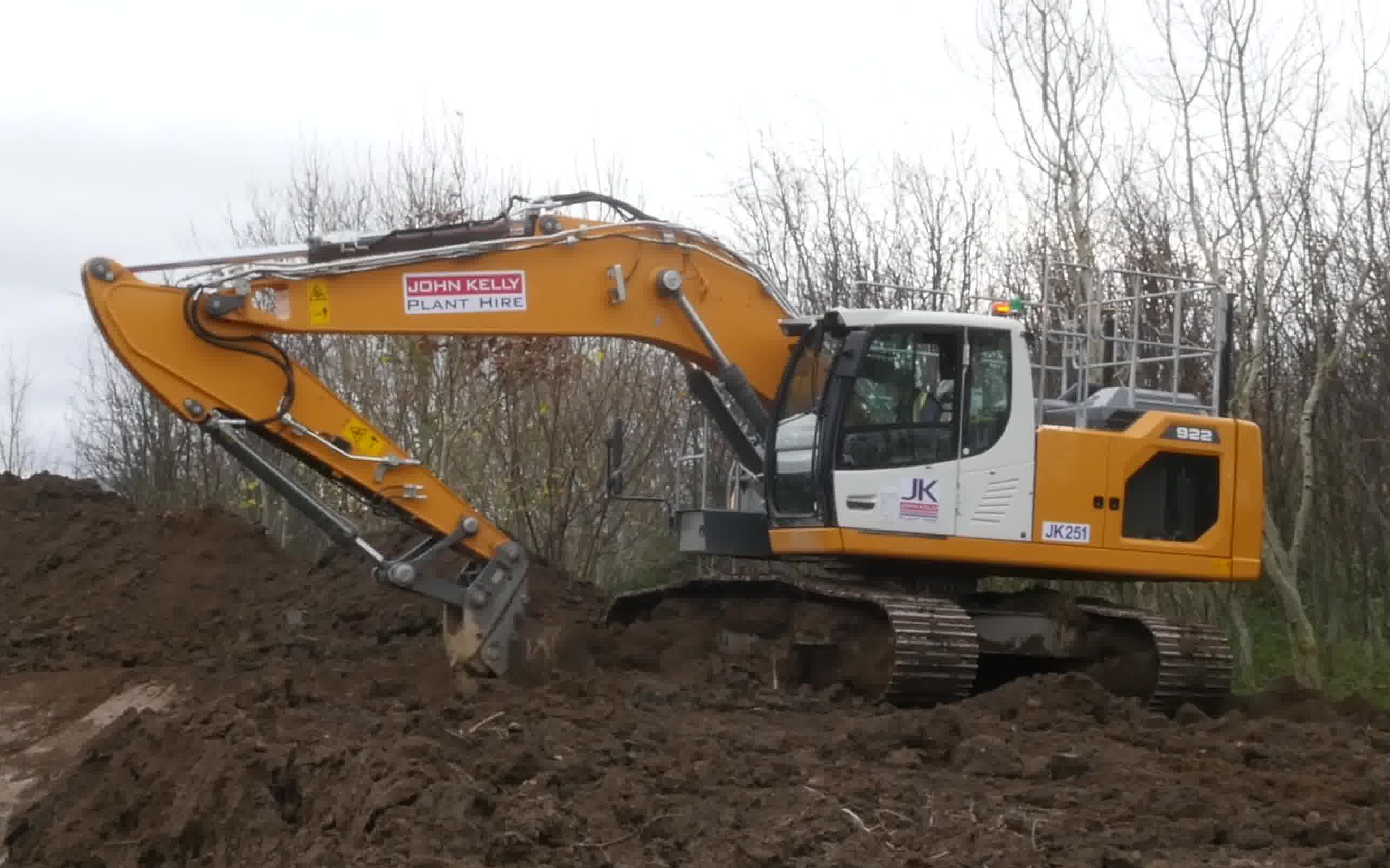 利勃海尔r922挖掘机施工