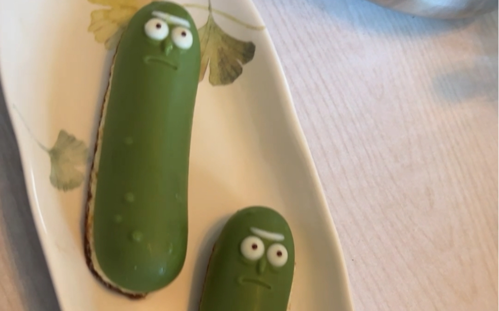 家庭聚会社死现场 切好利来联名瑞克和莫蒂腌黄瓜蛋糕 意想不到的结尾