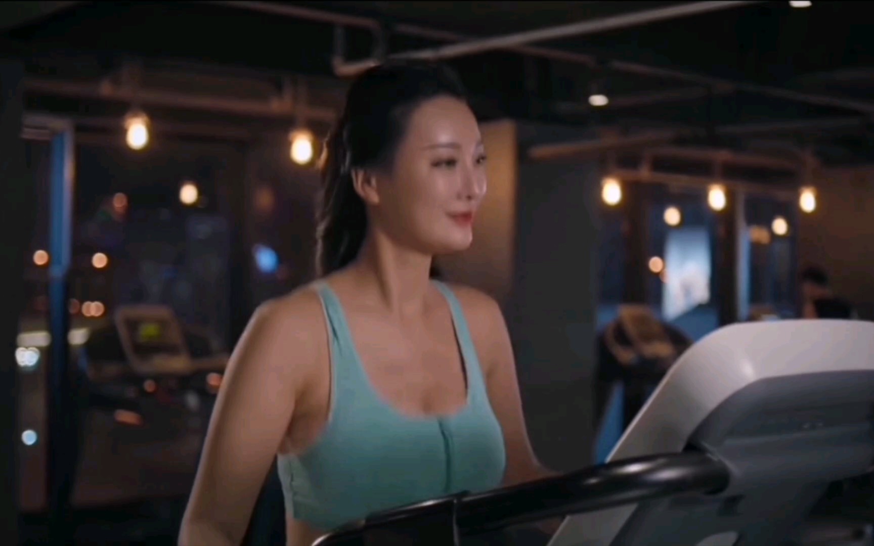 王李丹妮:送我回酒店,可不想一身脏花前月下