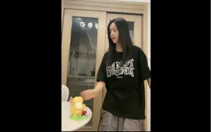 Video herunterladen: 庄达菲爆揍可达鸭（揍揍我的🥵🥵🥵🥵🥵