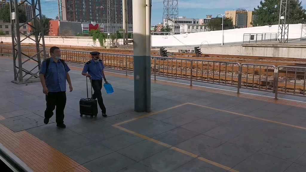 k7710次出德州站偶遇1461次