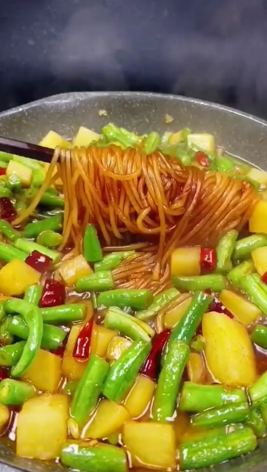 土豆炖粉条图片