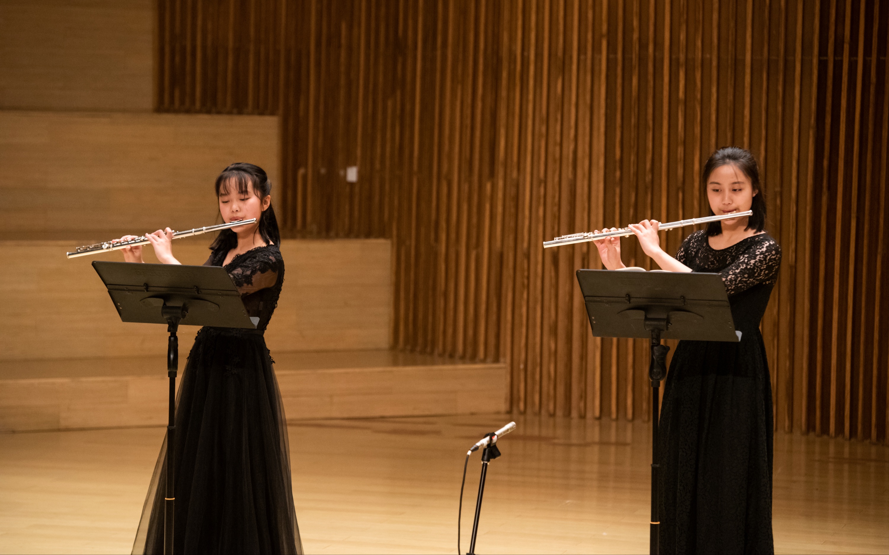 重庆长笛乐团play 长笛重奏《g大调双长笛与钢琴三重奏》op.