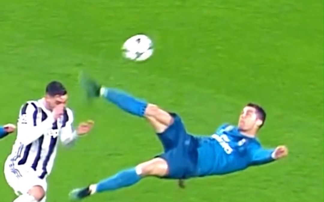 c罗原地起飞上演经典倒挂金钩