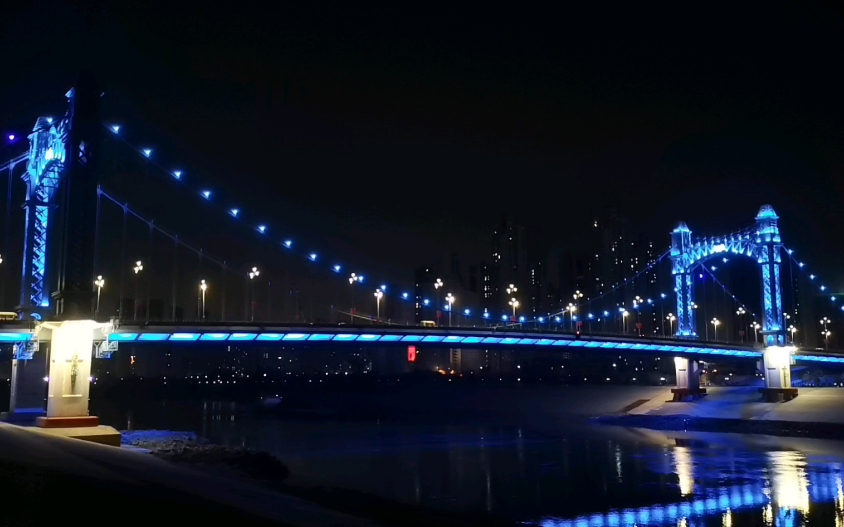 夜晚的古田桥《看简介》