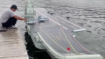 大型辽宁舰航母模型和大型075两栖攻击舰模型，可以起降！