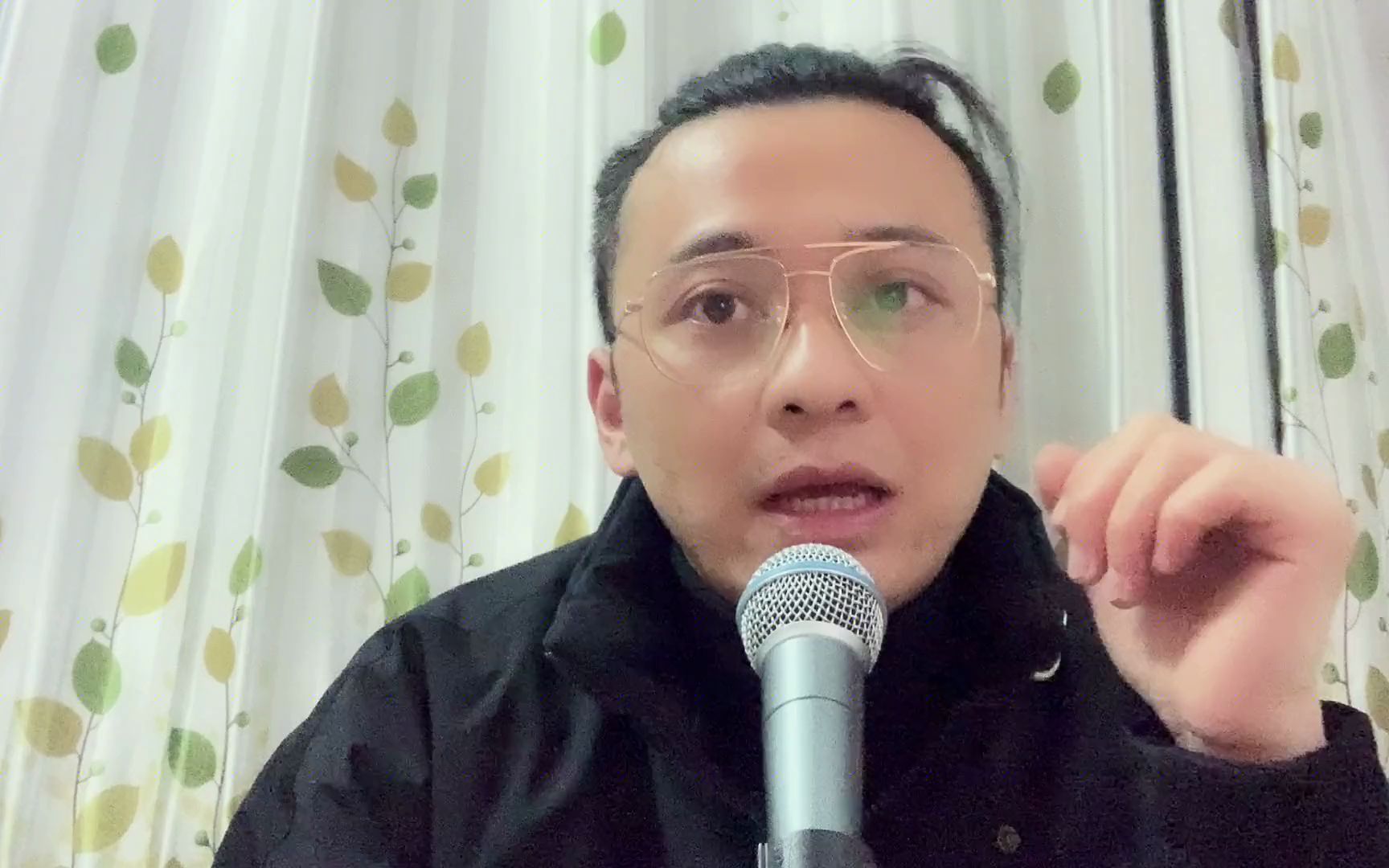 [图]唱歌更好听的几个技巧，《你怎么舍得我难过》经典歌曲，演唱分析