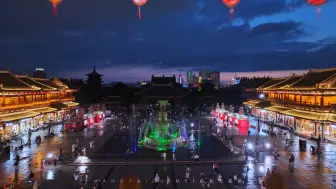 Скачать видео: 我在华严寺广场从冬天一直等你到夏天，你来了吗？ 华严寺广场的舞台撤走了，又可以看喷泉了。