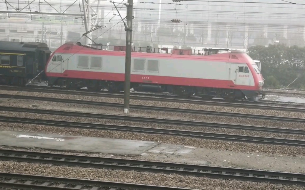 京沪线上局沪段ss9g0208牵引t131次列车出南京站