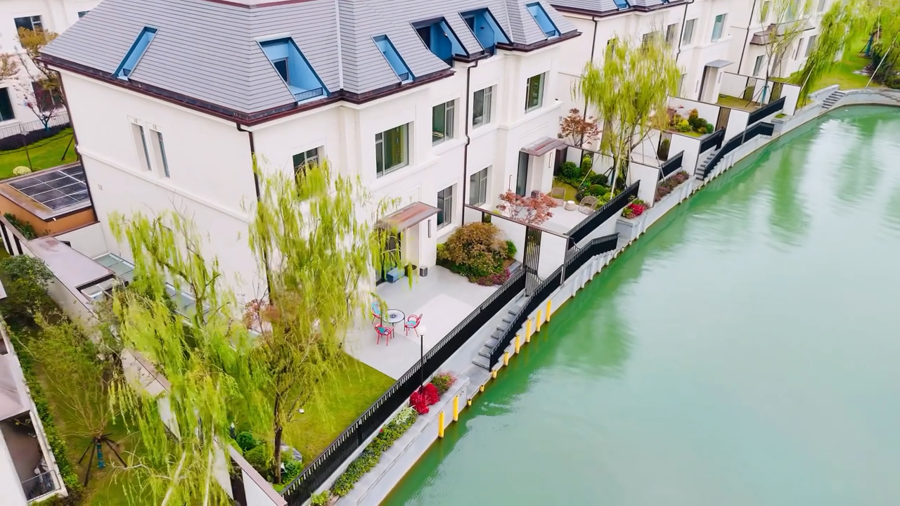 精装湖景别墅,户户带游艇码头,仅1xxx