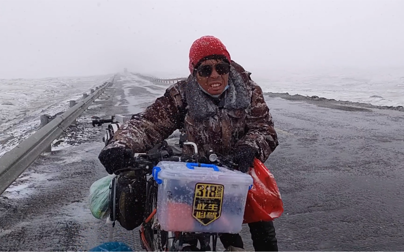 风火山五道梁、突遇暴风雨.小伙都快被冻哭了…哔哩哔哩bilibili