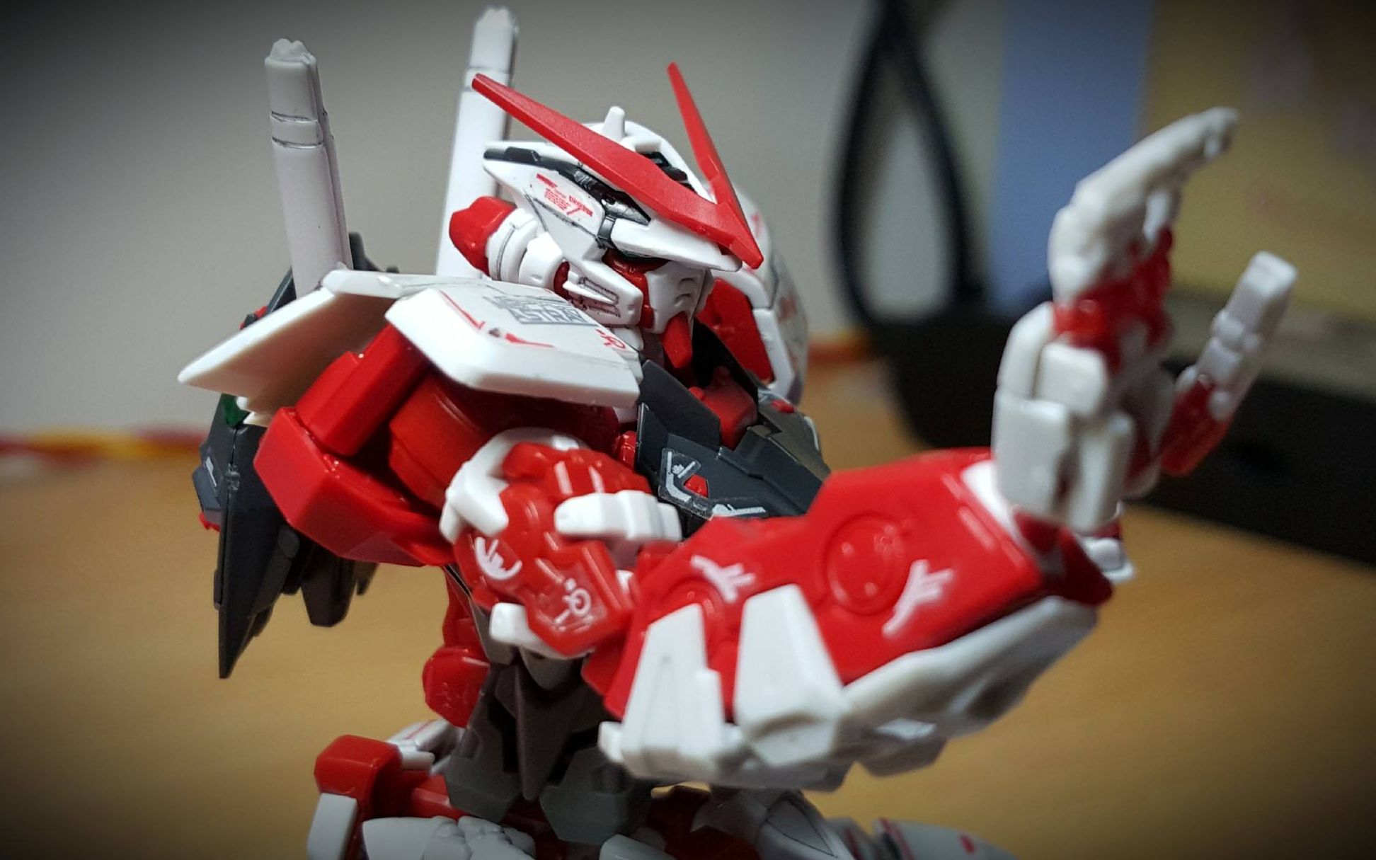 rg版红异端简易贴纸,少而简约,总感觉全贴不好看