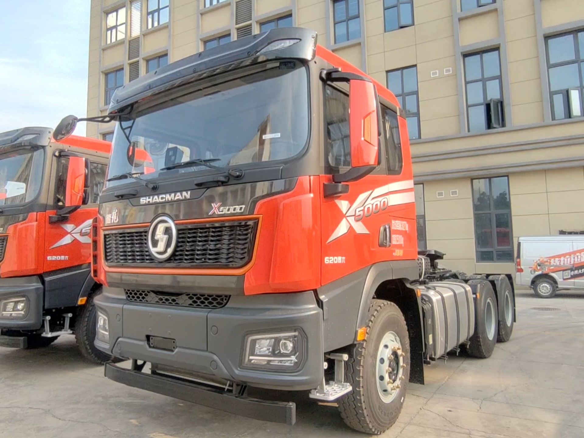 陕汽x5000 620马力大件牵引车