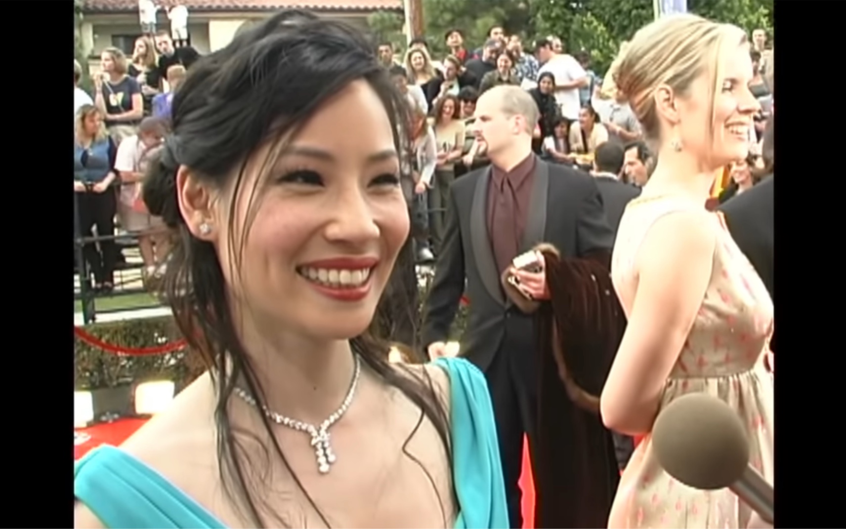 【中英】lucy liu 2003年美国演员工会奖红毯采访