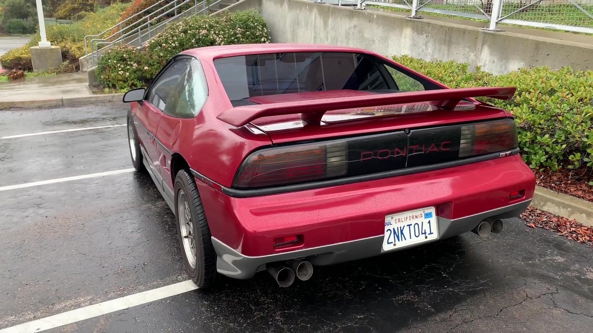 【doug demuro】the pontiac fiero was gms mid-engine 1980s