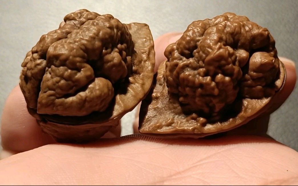 文玩核桃 30mm,九层妖塔,超肥八腿全蹬,蟾型漂亮,有开背,骨质坚硬如铁