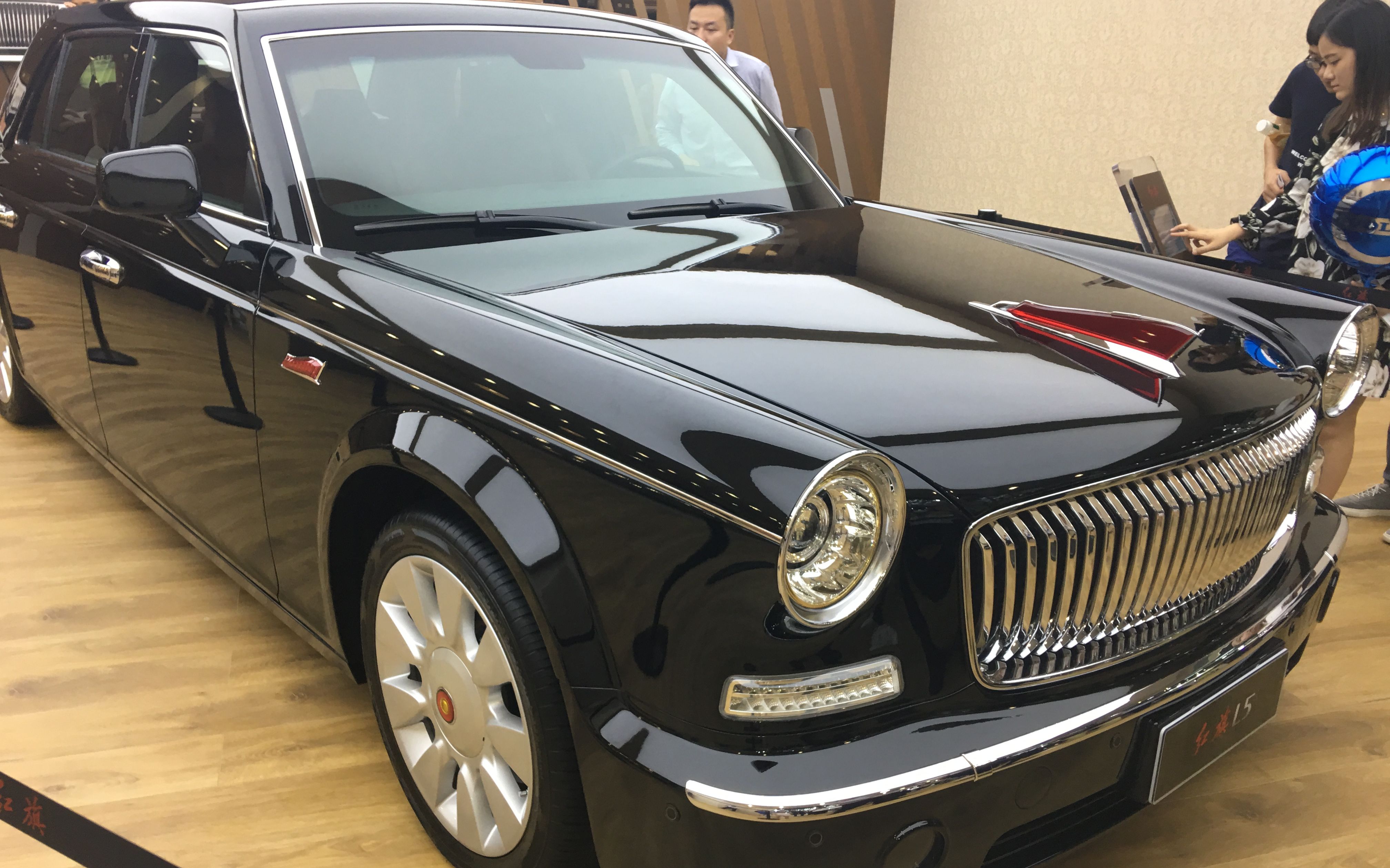 2017深港澳车展-红旗l5豪华轿车