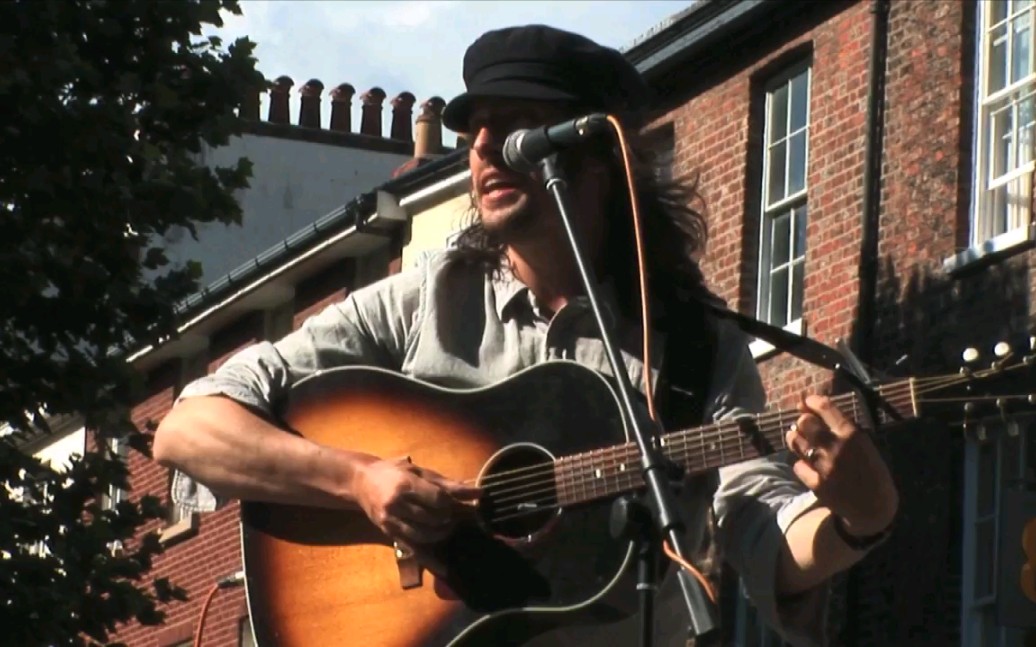 [图]【纪念温柔人心的音乐家】Jonny Walker - Song for a Rainy Day - Live in York