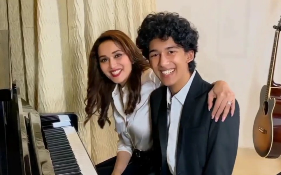 【演出/幕后】madhuri dixit & arin nene 母子联袂演出_ ifor