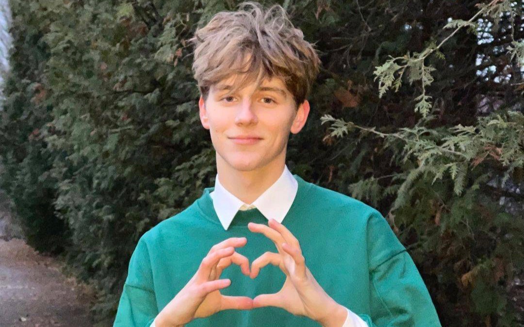 斯拉夫帅哥你的眼睛亮晶晶像星星一眼就陷入陷阱