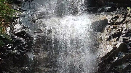 [图]千山风景区丹崖滴翠瀑布 . 鞍山