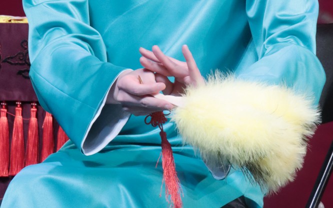 张云雷 二爷 转扇子_哔哩哔哩_bilibili