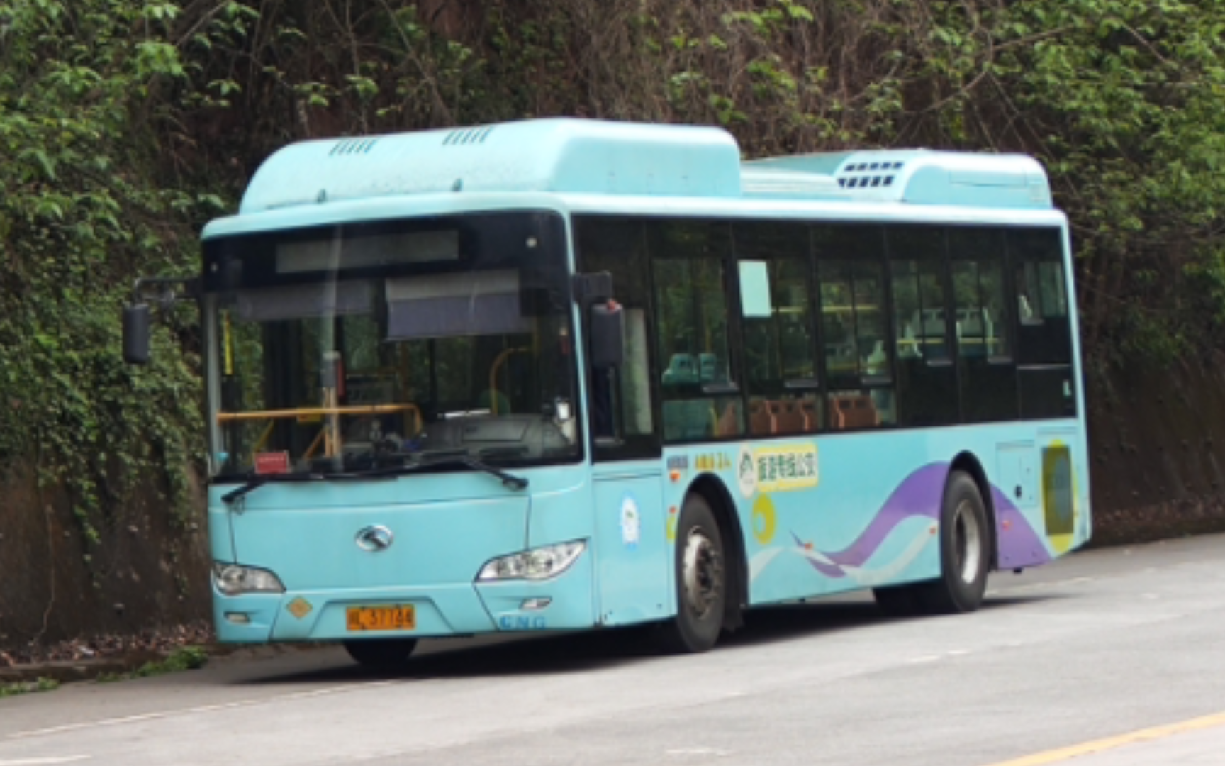 峨眉山公交7路金龙xmq6106agchevn54运营实录(车辆进出站&走行音)