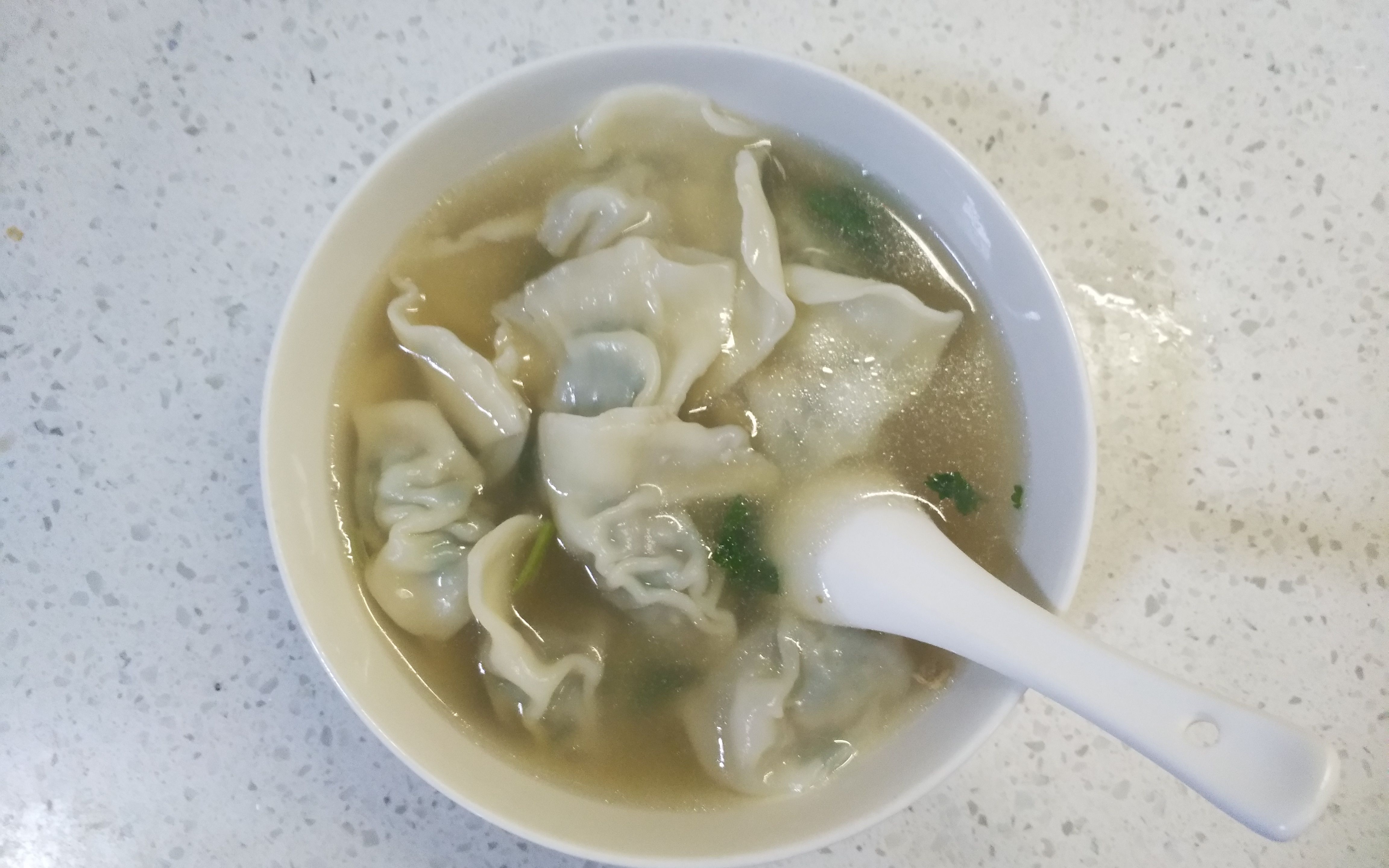 人在广州胃在想家 50元做潮汕版韭菜汤饺子 有妈妈的味道