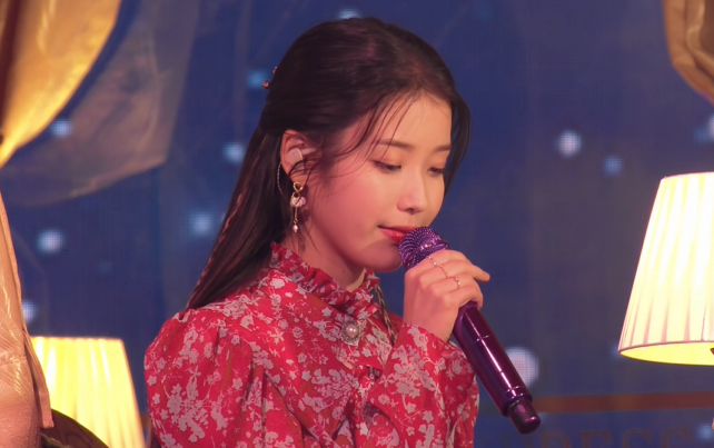 【4k】iu李知恩 《epilogue》音乐银行 live 210326_哔哩哔哩_bili