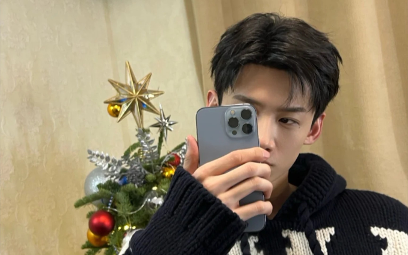 白敬亭对镜自拍37秒心动狙击!他真的超会!_哔哩哔哩_bilibili