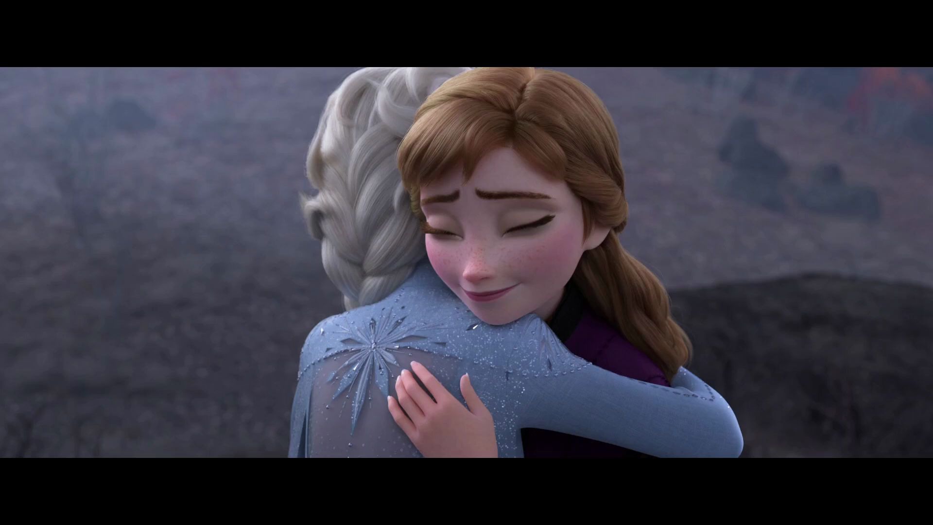 冰雪奇缘2 艾莎以为把安娜和雪宝送出去就安全了,却在下一秒进入了