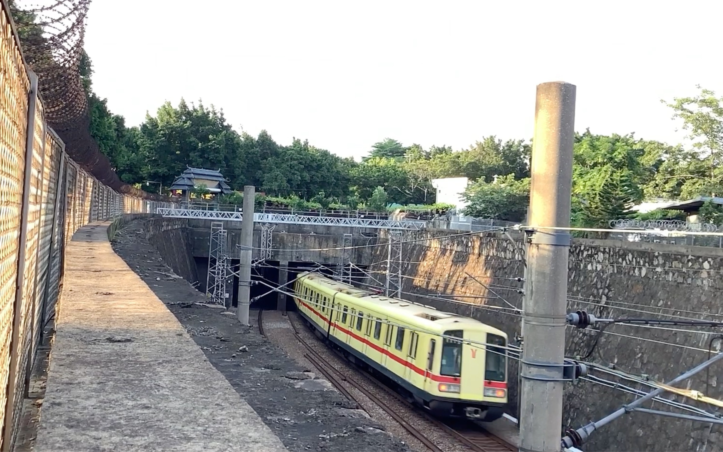 广州地铁1号线a1型列车(花地湾～坑口)出地面段