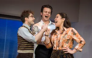 Video herunterladen: 宽街看甜乔&蛋泥音乐剧Merrily We Roll Along！Jonathan Groff Daniel Radcliffe 欢乐岁月 Sondheim 桑