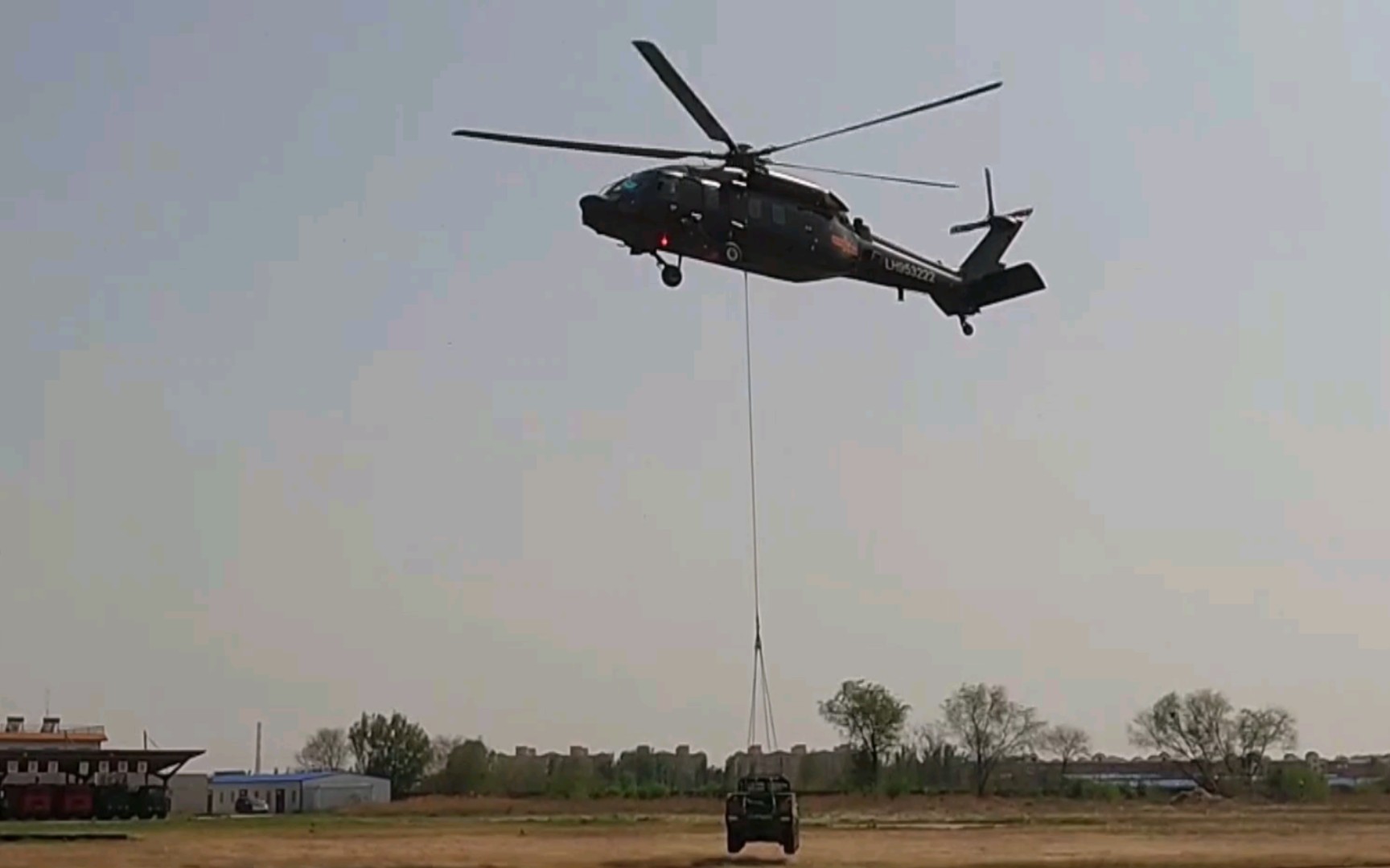 直20直20吊挂全地形车飞行训练