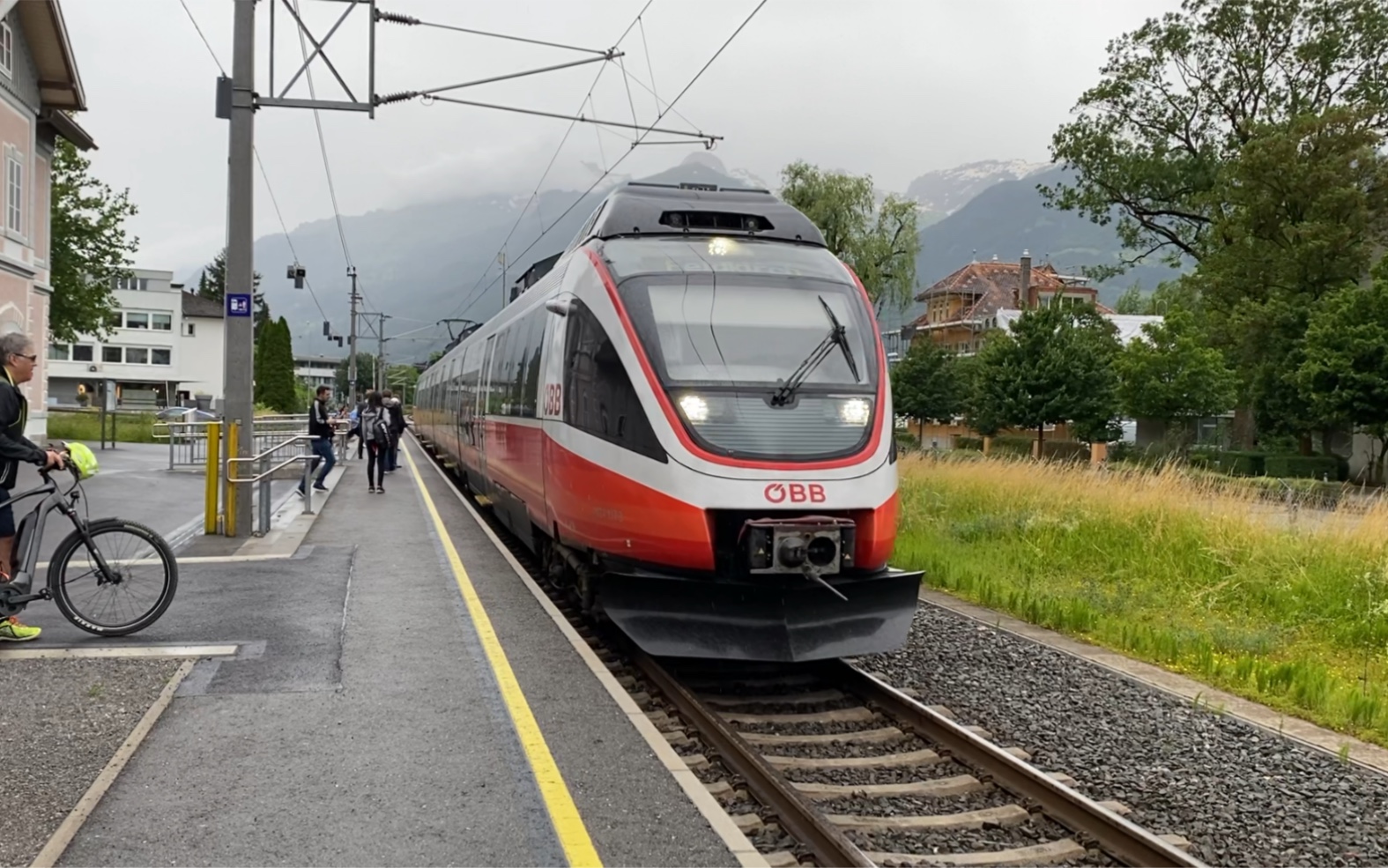 00bb奥地利铁路奥列瑞三国国际列车驶入列支敦士登国最大火车站sch