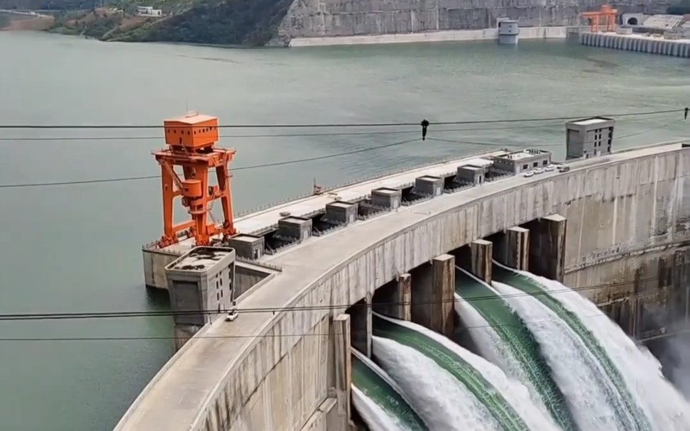 白鹤滩水电站正常蓄水位下,深孔及表孔弧形闸门启闭试验哔哩哔哩bilibili