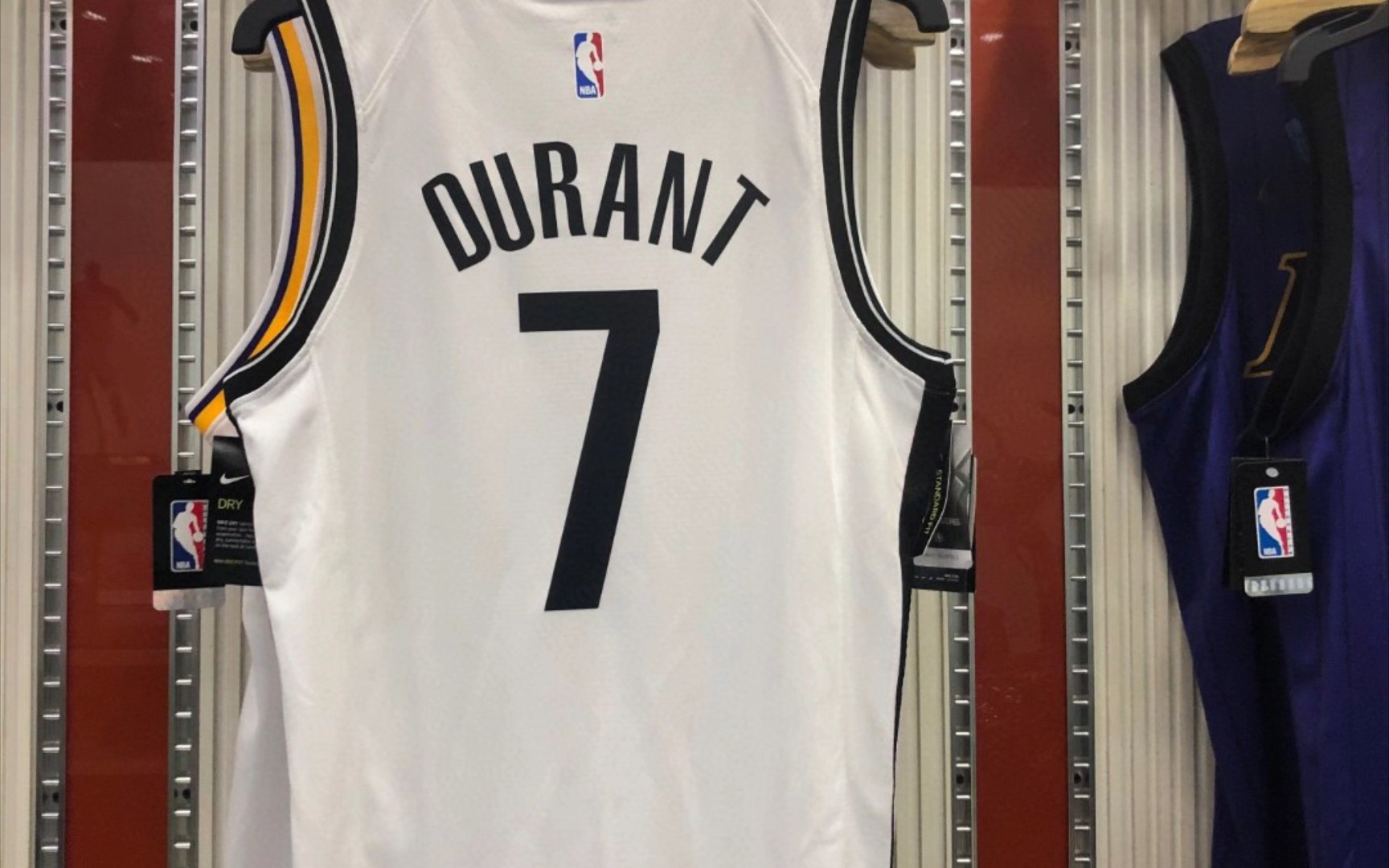 nba篮网队欧文球衣 原版面料复刻采用专柜速干面料,吸汗透气.