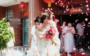 Descargar video: 松下s5 + 35/1.8  婚礼花絮 松下对焦没问题 比佳能6d强多了