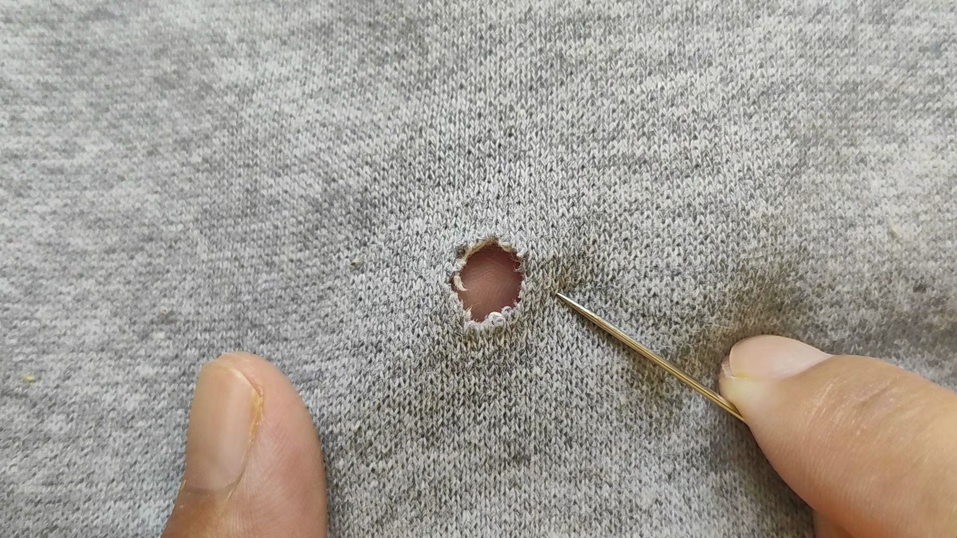 衣服破洞别扔,慢动作教你手工修补,精致漂亮,学会又省几百元