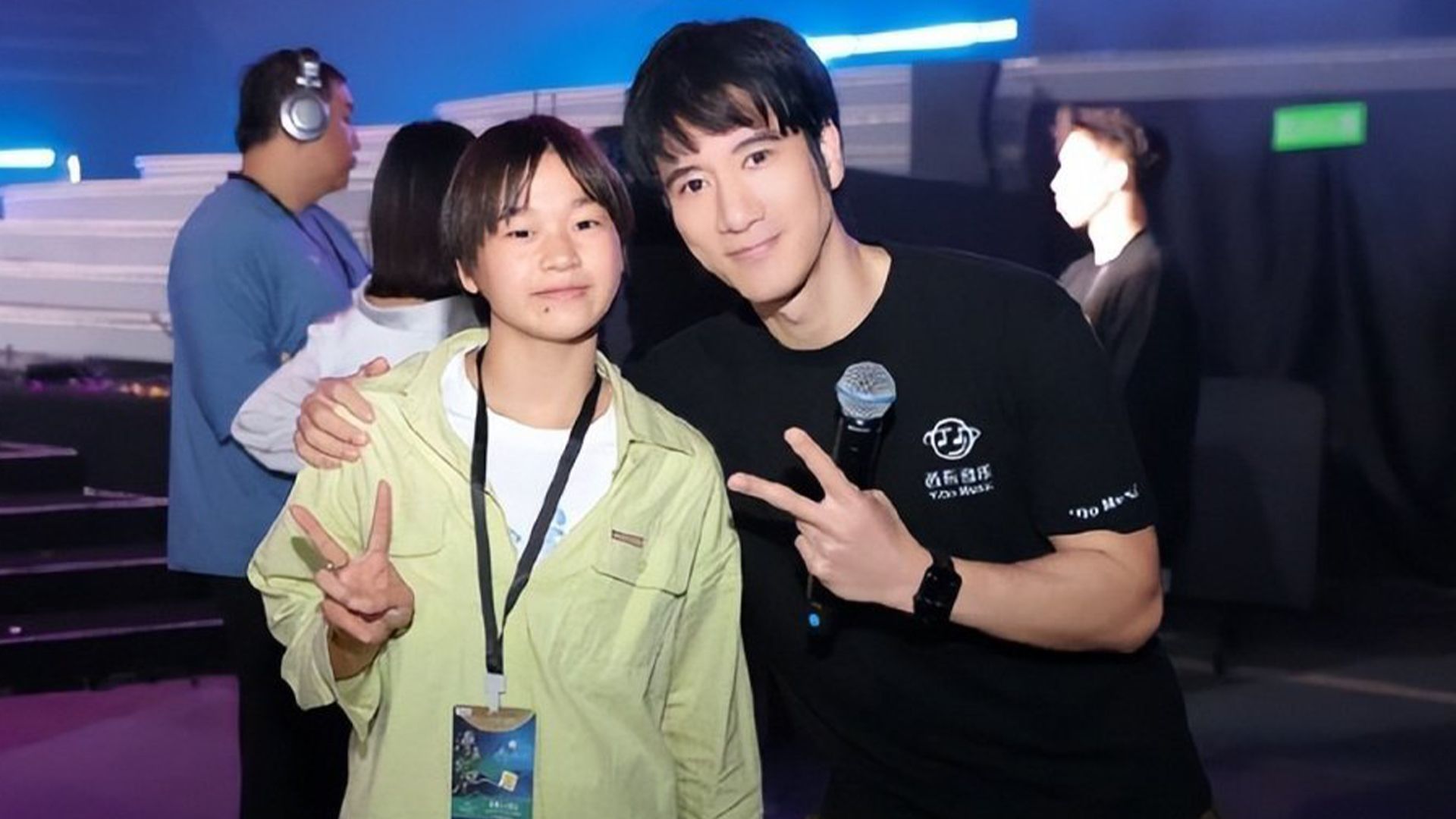 王力宏登央视舞台高调复出,和全红婵同框合唱,风采依旧不减当年