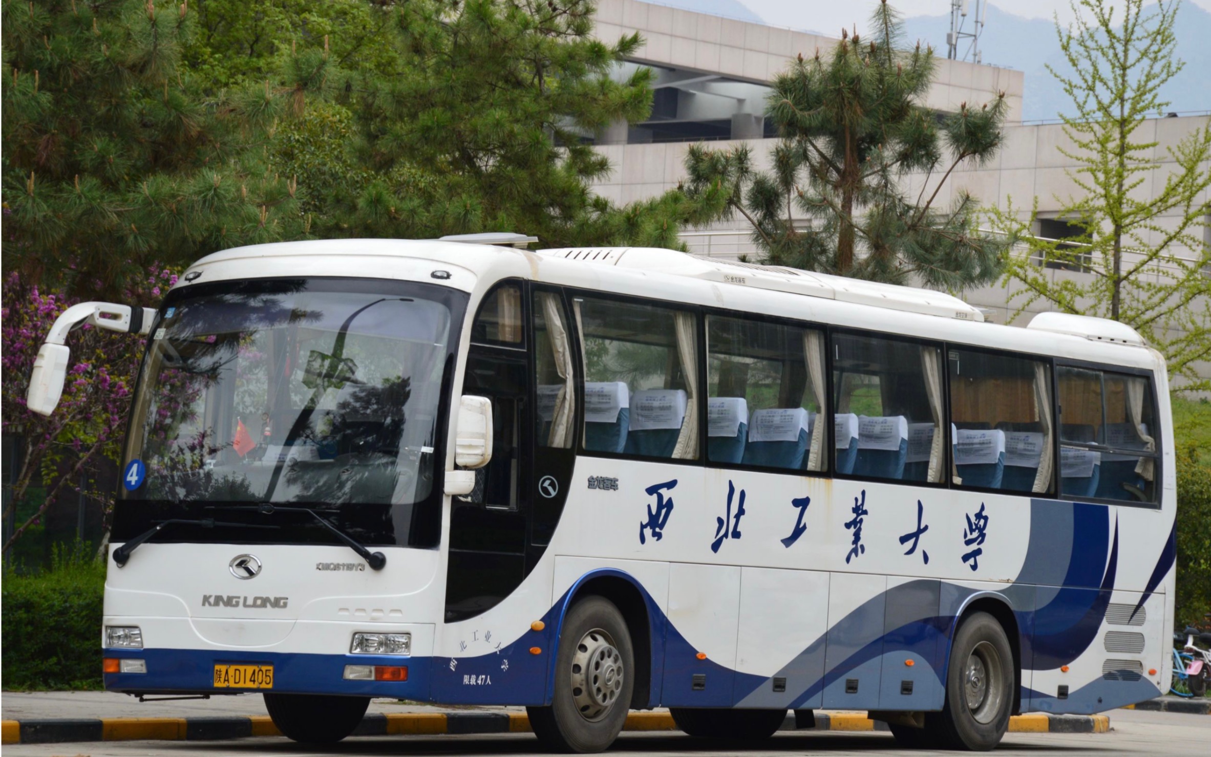 西北工業大學金龍xmq6119y3校車夜間行車實錄