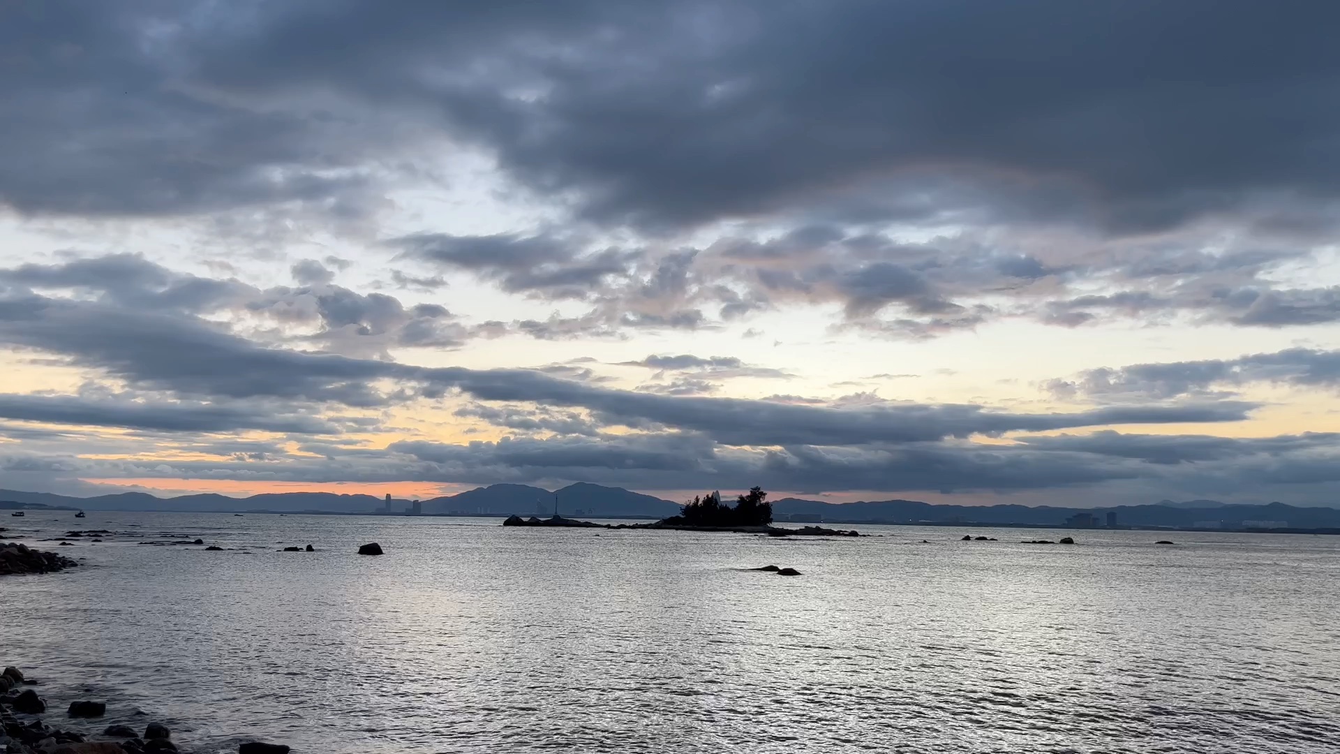 傍晚的大海,来赤岭村看看海吧.