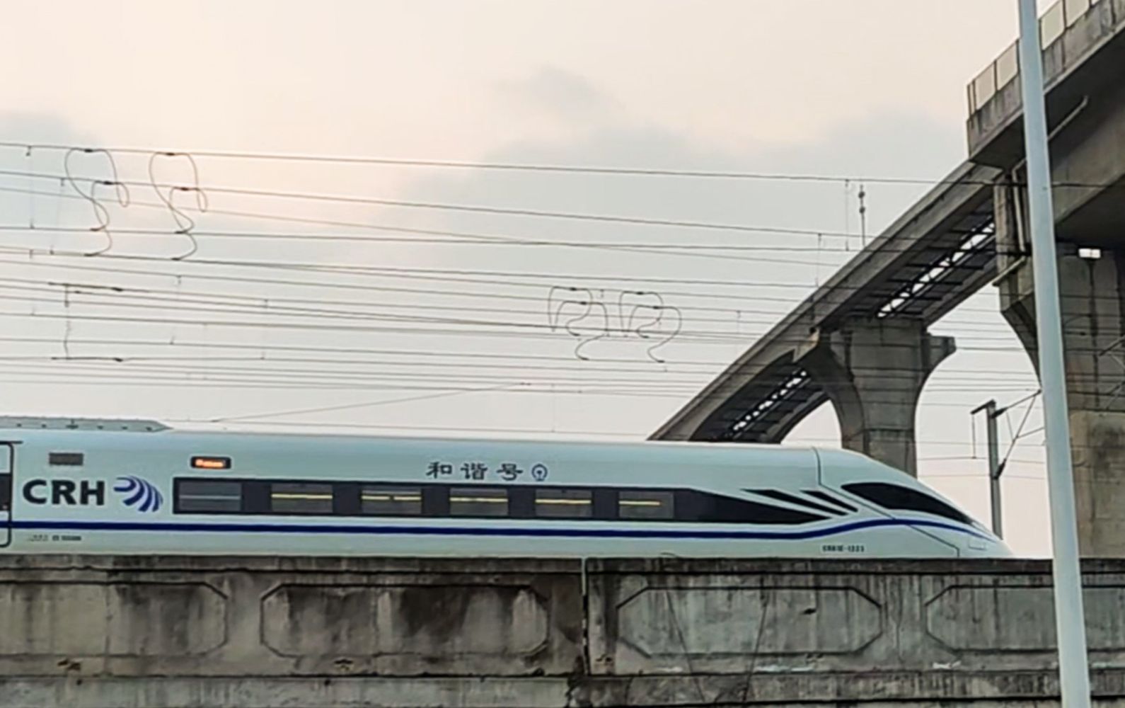 合杭高铁上新老crh 1e交汇?非也!