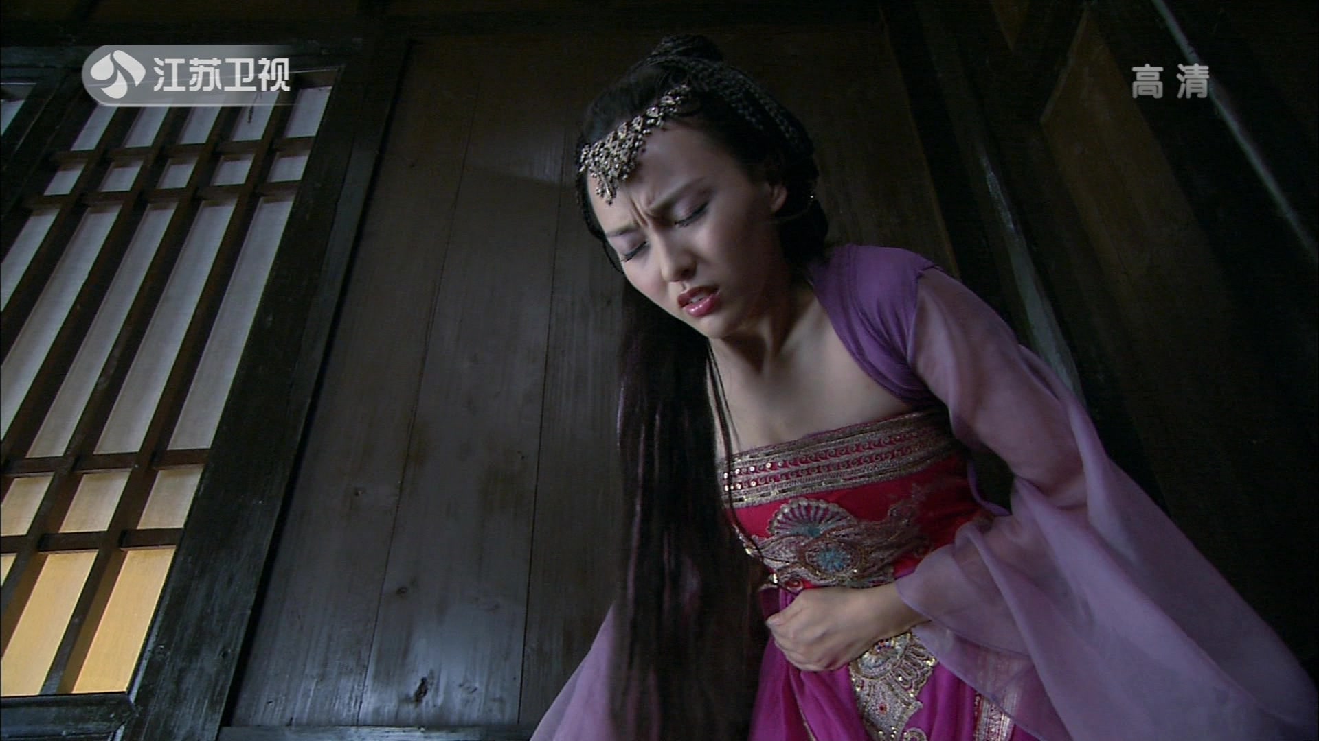 女角色各种受伤情况体现紫萱被徐长卿重伤腹部受伤十分痛苦