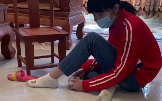 脏白袜小姐姐玩玩具_哔哩哔哩 (゜-゜)つロ 干杯~-bilibili