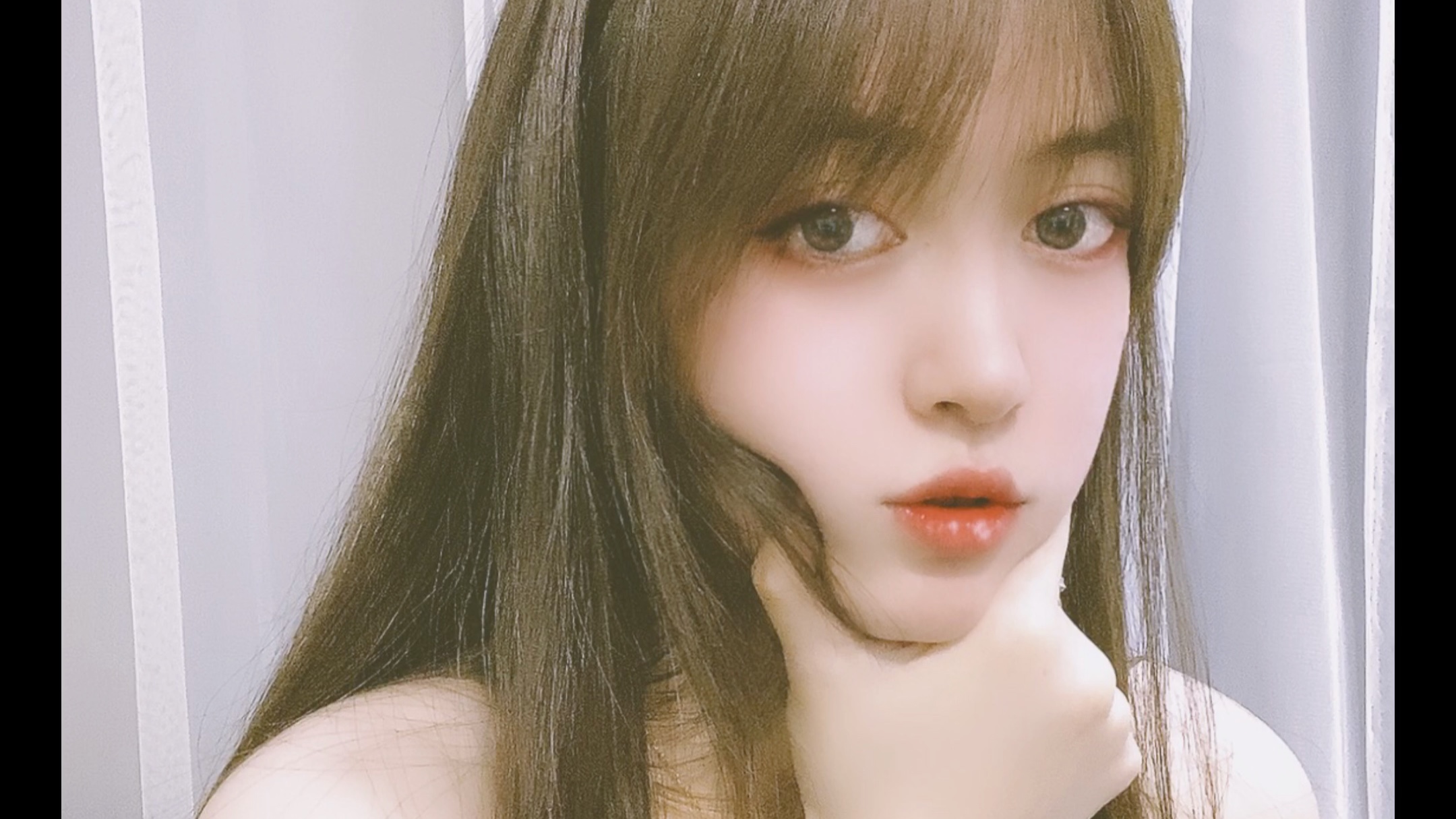 绿茶拍照精髓之扎辫子涂面霜嘟嘟嘴