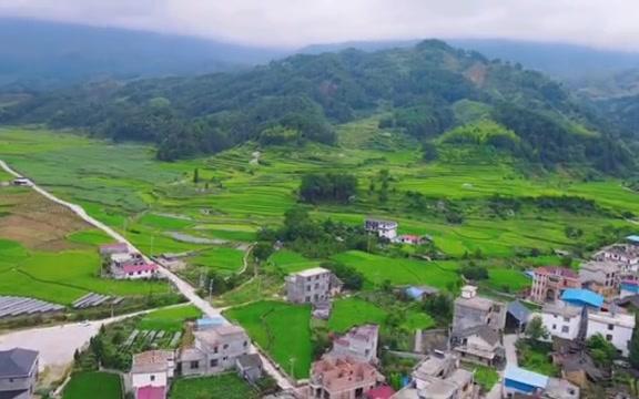 [图]祖国大美河山：航拍桂林资源县美丽乡村田园风光，美丽山林风景