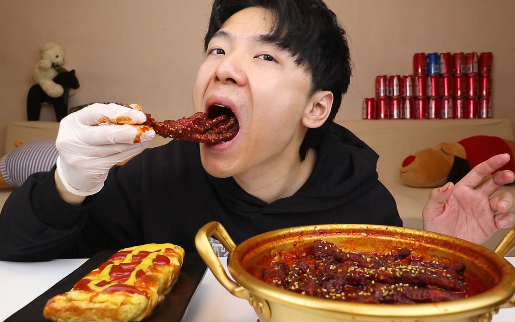 吃上瘾的韩式辣鸡爪,欧巴一大口吃下去,软软糯糯太好吃了!_哔哩哔哩_b