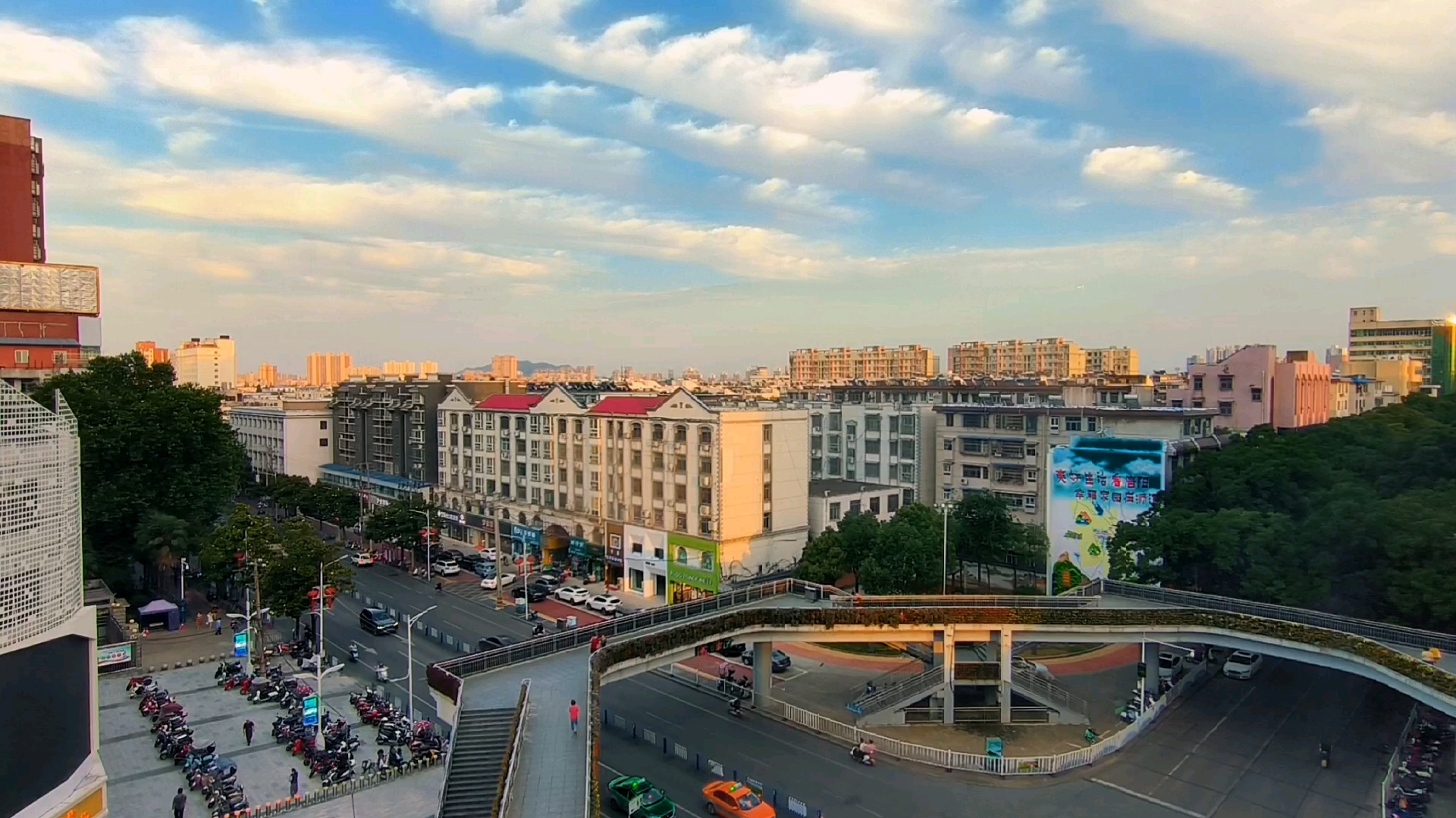 信阳胜利路步行街的延时摄影