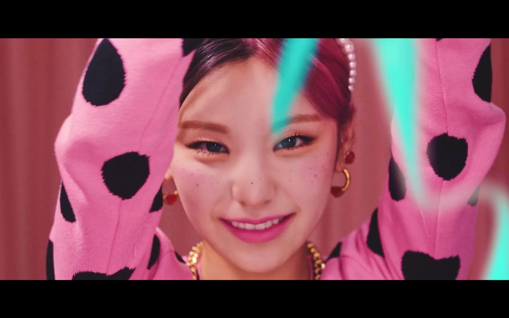 itzy最新回归预告—crazy in love opening trailer